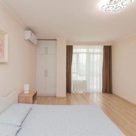 Comfortable Apartment In The Centre Odesa Exterior foto