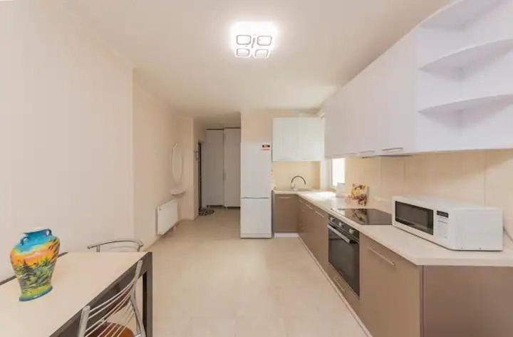 Comfortable Apartment In The Centre Odesa Exterior foto